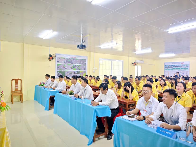 Phòng thi sát hạch với giám khảo